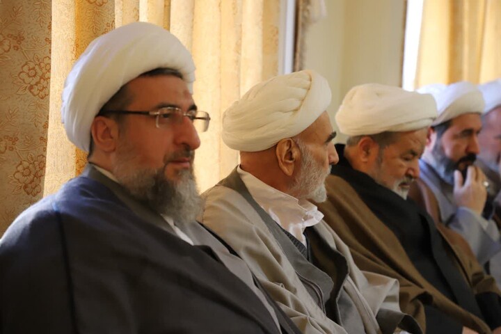 تصاویر/ اجتماع طلاب و روحانیون تبریزی در محکومیت هتک‌حرمت به قرآن کریم و مرجعیت دینی