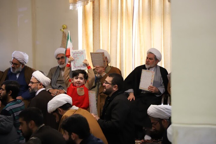 تصاویر/ اجتماع طلاب و روحانیون تبریزی در محکومیت هتک‌حرمت به قرآن کریم و مرجعیت دینی