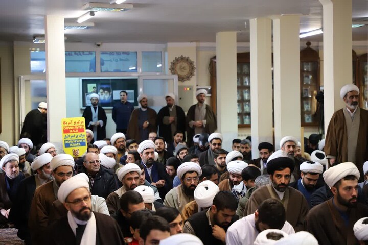 تصاویر/ اجتماع طلاب و روحانیون تبریزی در محکومیت هتک‌حرمت به قرآن کریم و مرجعیت دینی