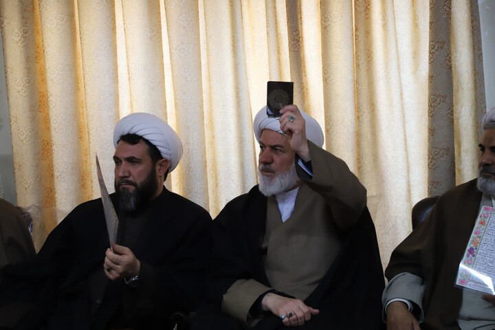 تصاویر/ اجتماع طلاب و روحانیون تبریزی در محکومیت هتک‌حرمت به قرآن کریم و مرجعیت دینی