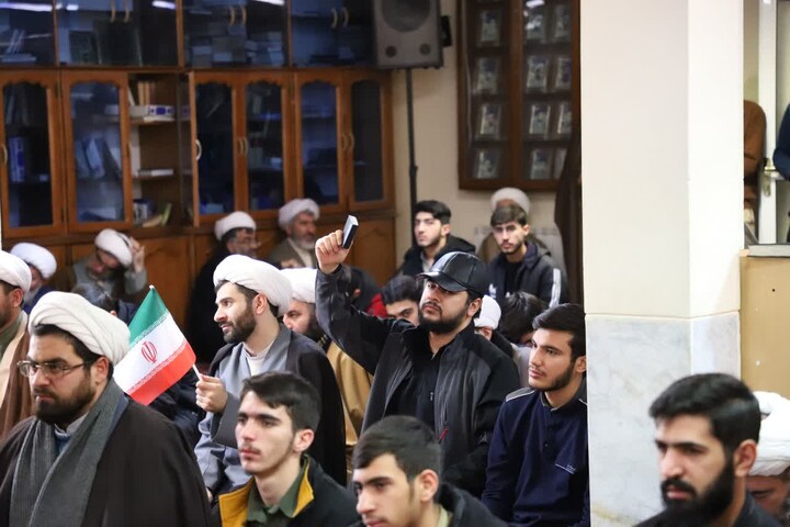 تصاویر/ اجتماع طلاب و روحانیون تبریزی در محکومیت هتک‌حرمت به قرآن کریم و مرجعیت دینی