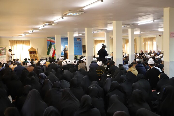 تصاویر/ اجتماع طلاب و روحانیون تبریزی در محکومیت هتک‌حرمت به قرآن کریم و مرجعیت دینی