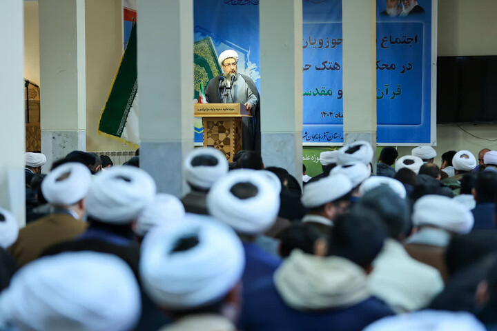 تصاویر/ اجتماع طلاب و روحانیون تبریزی در محکومیت هتک‌حرمت به قرآن کریم و مرجعیت دینی