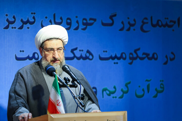 تصاویر/ اجتماع طلاب و روحانیون تبریزی در محکومیت هتک‌حرمت به قرآن کریم و مرجعیت دینی