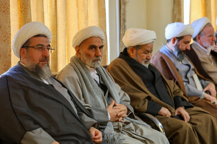 تصاویر/ اجتماع طلاب و روحانیون تبریزی در محکومیت هتک‌حرمت به قرآن کریم و مرجعیت دینی