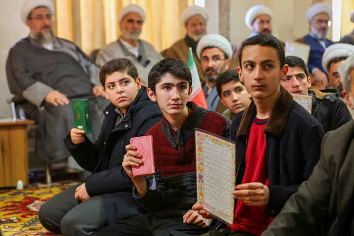 تصاویر/ اجتماع طلاب و روحانیون تبریزی در محکومیت هتک‌حرمت به قرآن کریم و مرجعیت دینی