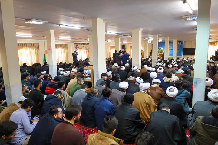 تصاویر/ اجتماع طلاب و روحانیون تبریزی در محکومیت هتک‌حرمت به قرآن کریم و مرجعیت دینی