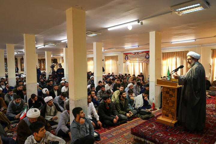 تصاویر/ اجتماع طلاب و روحانیون تبریزی در محکومیت هتک‌حرمت به قرآن کریم و مرجعیت دینی