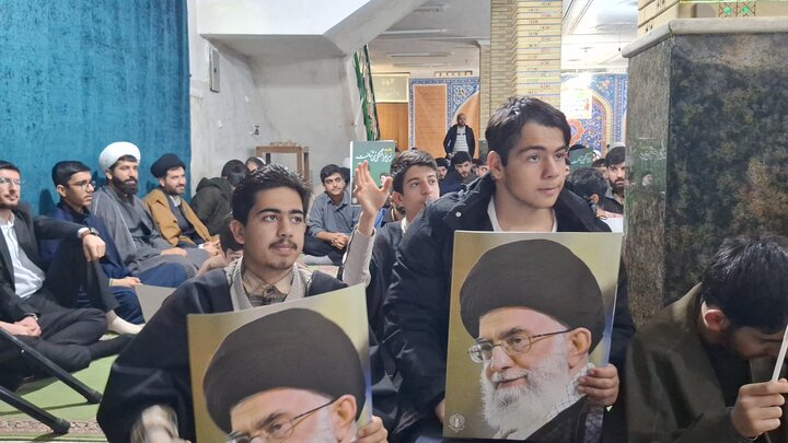 گزارش تصویری | تجدید بیعت طلاب کهگیلویه و بویراحمد با رهبری در حوزه علمیه یاسوج