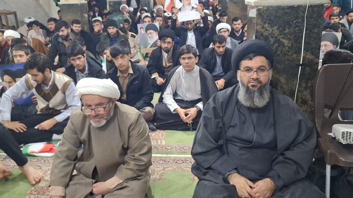 گزارش تصویری | تجدید بیعت طلاب کهگیلویه و بویراحمد با رهبری در حوزه علمیه یاسوج