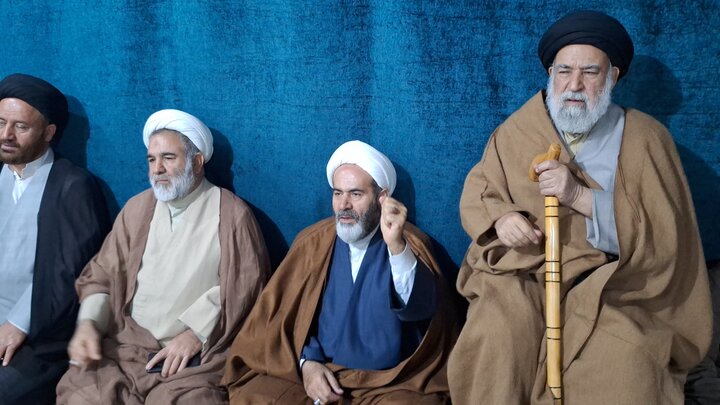 گزارش تصویری | تجدید بیعت طلاب کهگیلویه و بویراحمد با رهبری در حوزه علمیه یاسوج