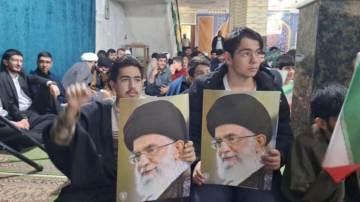 گزارش تصویری | تجدید بیعت طلاب کهگیلویه و بویراحمد با رهبری در حوزه علمیه یاسوج