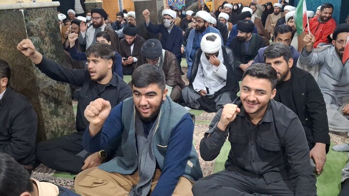 گزارش تصویری | تجدید بیعت طلاب کهگیلویه و بویراحمد با رهبری در حوزه علمیه یاسوج