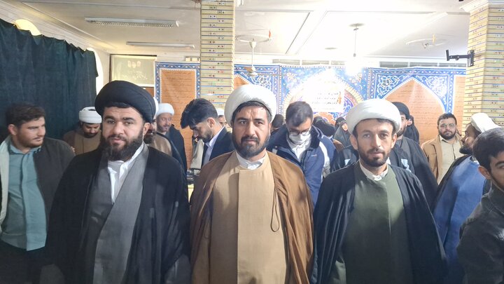 گزارش تصویری | تجدید بیعت طلاب کهگیلویه و بویراحمد با رهبری در حوزه علمیه یاسوج