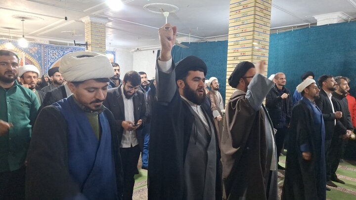 گزارش تصویری | تجدید بیعت طلاب کهگیلویه و بویراحمد با رهبری در حوزه علمیه یاسوج