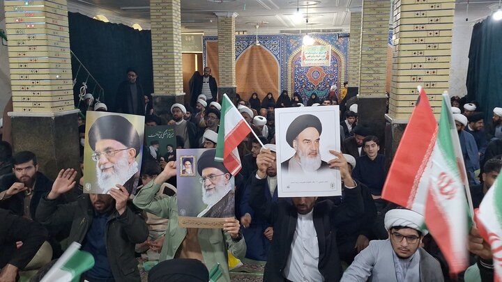 گزارش تصویری | تجدید بیعت طلاب کهگیلویه و بویراحمد با رهبری در حوزه علمیه یاسوج