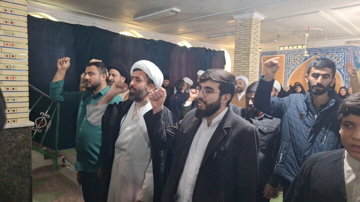 گزارش تصویری | تجدید بیعت طلاب کهگیلویه و بویراحمد با رهبری در حوزه علمیه یاسوج