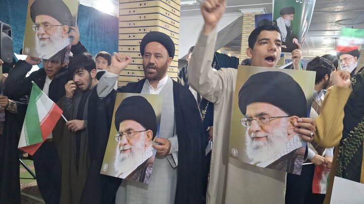 گزارش تصویری | تجدید بیعت طلاب کهگیلویه و بویراحمد با رهبری در حوزه علمیه یاسوج