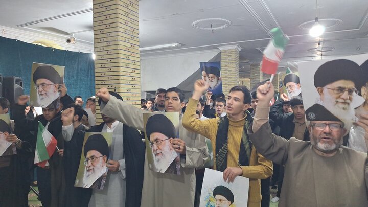 گزارش تصویری | تجدید بیعت طلاب کهگیلویه و بویراحمد با رهبری در حوزه علمیه یاسوج