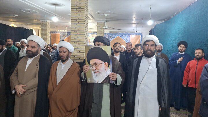 گزارش تصویری | تجدید بیعت طلاب کهگیلویه و بویراحمد با رهبری در حوزه علمیه یاسوج