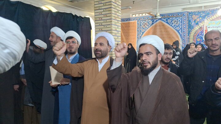 گزارش تصویری | تجدید بیعت طلاب کهگیلویه و بویراحمد با رهبری در حوزه علمیه یاسوج