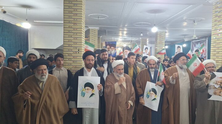 گزارش تصویری | تجدید بیعت طلاب کهگیلویه و بویراحمد با رهبری در حوزه علمیه یاسوج