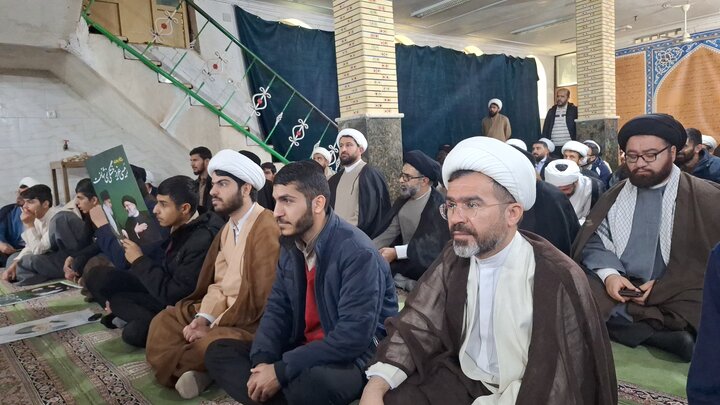 گزارش تصویری | تجدید بیعت طلاب کهگیلویه و بویراحمد با رهبری در حوزه علمیه یاسوج