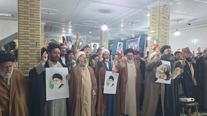 گزارش تصویری | تجدید بیعت طلاب کهگیلویه و بویراحمد با رهبری در حوزه علمیه یاسوج