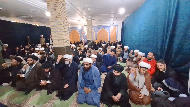 گزارش تصویری | تجدید بیعت طلاب کهگیلویه و بویراحمد با رهبری در حوزه علمیه یاسوج