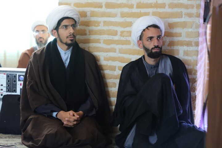 تصاویر/ طلاب و روحانیون مدرسه علمیه خان مسائل خود را با مدیر حوزه علمیه استان یزد در میان گذاشتند