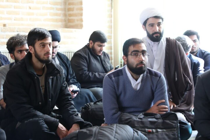 تصاویر/ طلاب و روحانیون مدرسه علمیه خان مسائل خود را با مدیر حوزه علمیه استان یزد در میان گذاشتند