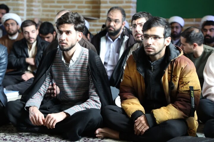 تصاویر/ طلاب و روحانیون مدرسه علمیه خان مسائل خود را با مدیر حوزه علمیه استان یزد در میان گذاشتند