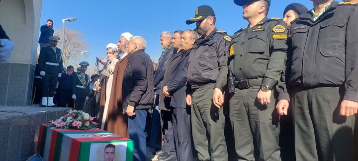 تصاویر / وداع مردم تبریز با شهید مرزبانی مهدی مصطفایی