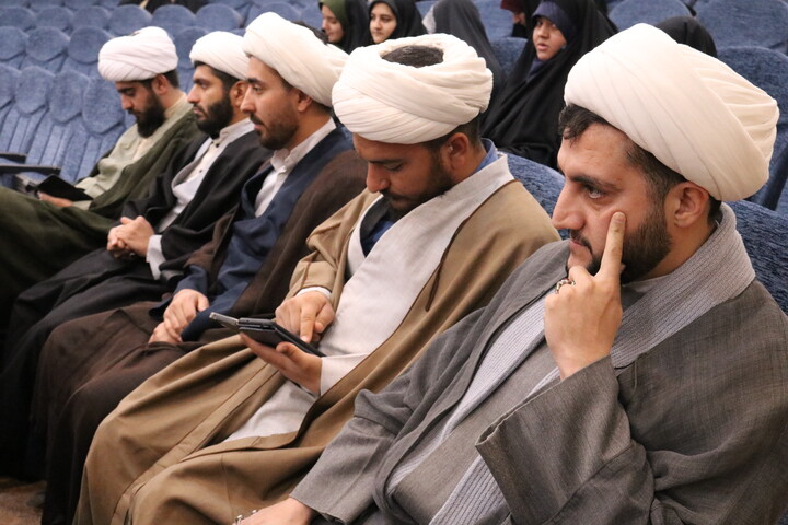 تصاویر/ تجمع بزرگ حوزویان سمنان در اعتراض و انزجار از هتک حرمت به قرآن کریم