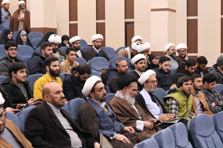 تصاویر/ تجمع بزرگ حوزویان سمنان در اعتراض و انزجار از هتک حرمت به قرآن کریم