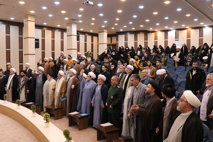 تصاویر/ تجمع بزرگ حوزویان سمنان در اعتراض و انزجار از هتک حرمت به قرآن کریم