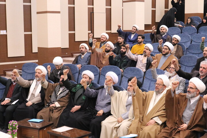 تصاویر/ تجمع بزرگ حوزویان سمنان در اعتراض و انزجار از هتک حرمت به قرآن کریم