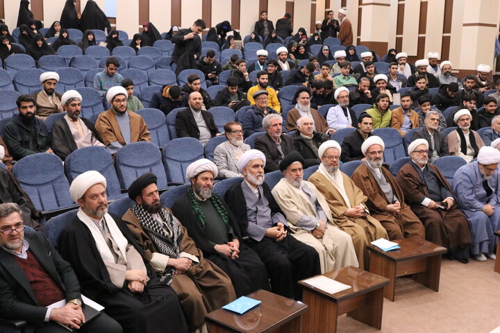 تصاویر/ تجمع بزرگ حوزویان سمنان در اعتراض و انزجار از هتک حرمت به قرآن کریم