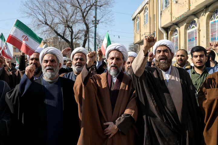 اجتماع حوزویان قزوین در محکومیت اهانت به مقدسات دینی و ولایت فقیه