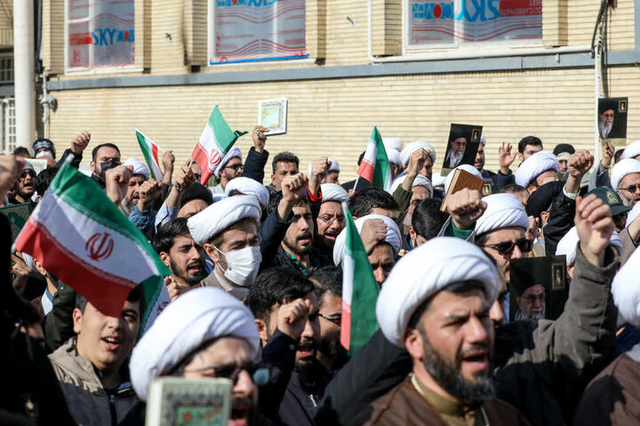 اجتماع حوزویان قزوین در محکومیت اهانت به مقدسات دینی و ولایت فقیه