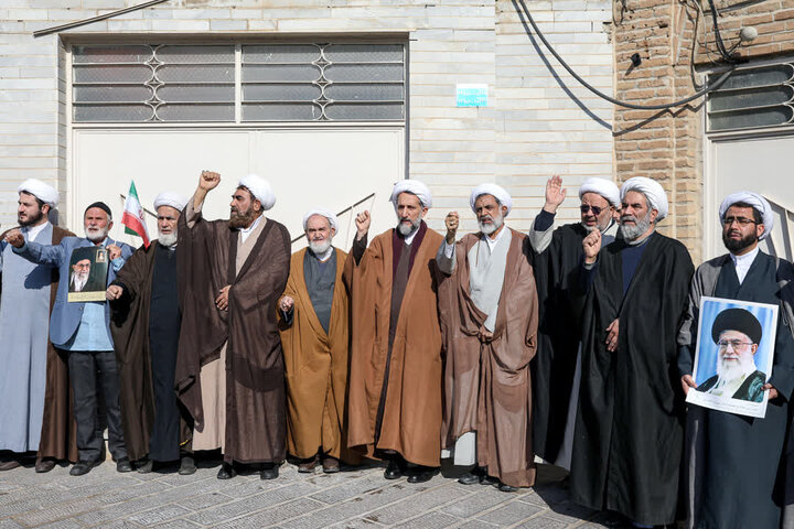 اجتماع حوزویان قزوین در محکومیت اهانت به مقدسات دینی و ولایت فقیه