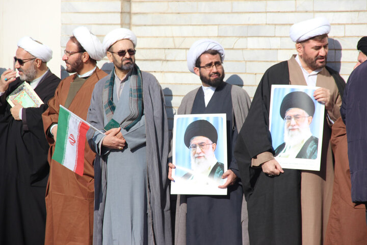 اجتماع حوزویان قزوین در محکومیت اهانت به مقدسات دینی و ولایت فقیه