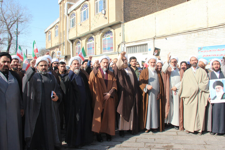 اجتماع حوزویان قزوین در محکومیت اهانت به مقدسات دینی و ولایت فقیه