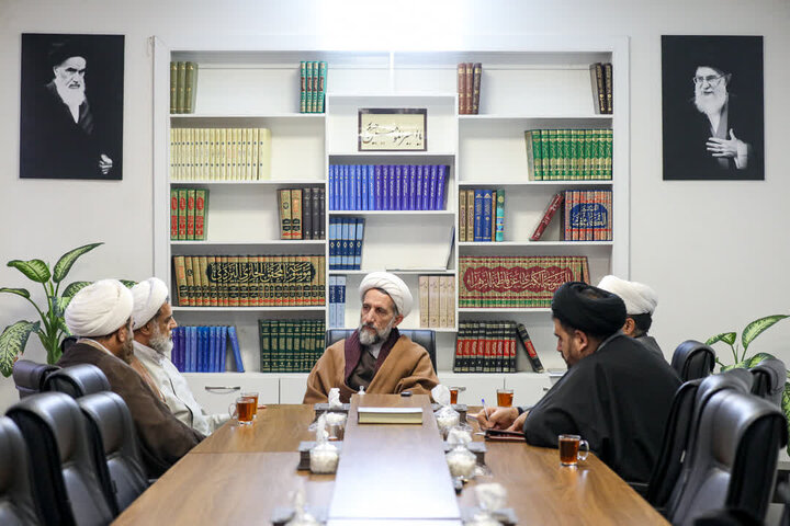 مسئول مرکز ارتباطات حوزه و نظام حوزه های علمیه