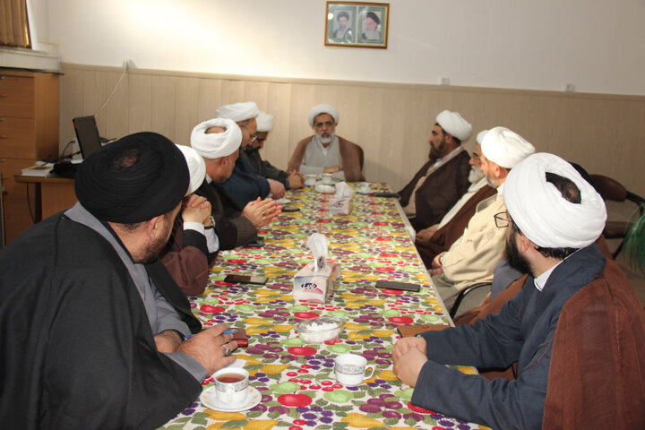 تصاویر / نشست معاونین  بر نامه ریزی حوزه علمیه استان قزوین در مدرسه علمیه شیخ الاسلام قزوین