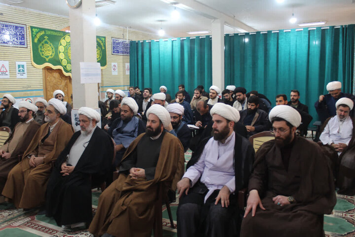 تصاویر/ اجتماع طلاب و روحانیون  ایلامی در محکومیت هتک‌حرمت به قرآن کریم و مرجعیت دینی