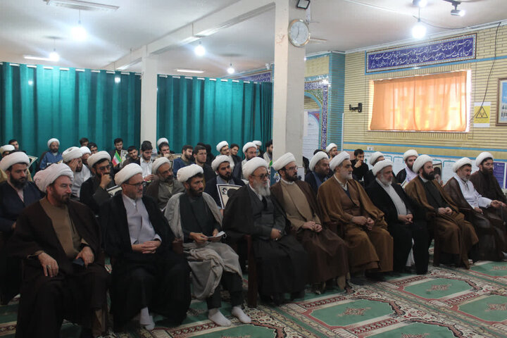 تصاویر/ اجتماع طلاب و روحانیون  ایلامی در محکومیت هتک‌حرمت به قرآن کریم و مرجعیت دینی