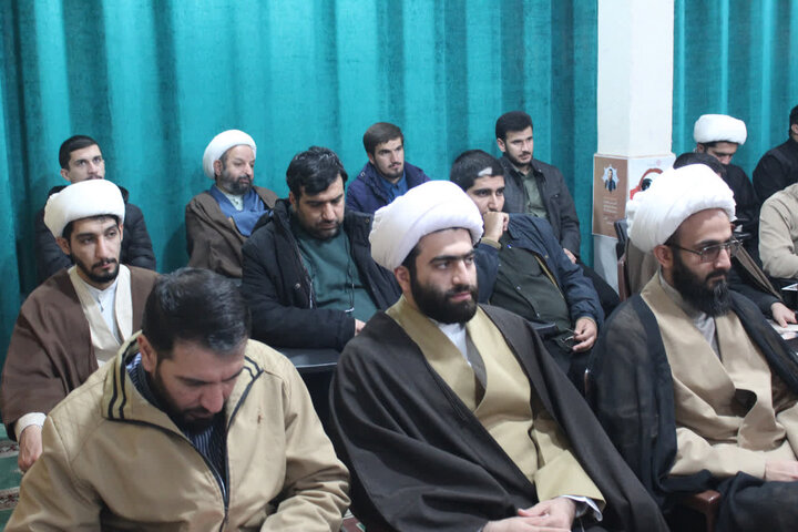 تصاویر/ اجتماع طلاب و روحانیون  ایلامی در محکومیت هتک‌حرمت به قرآن کریم و مرجعیت دینی