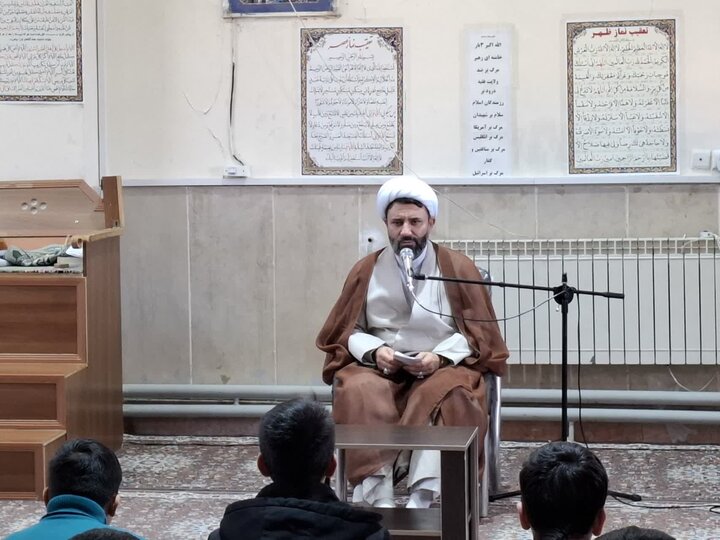 تصاویر/ مدیر حوزه علمیه کردستان در جمع طلاب مدرسه علمیه امام باقر (ع) شهرستان کامیاران