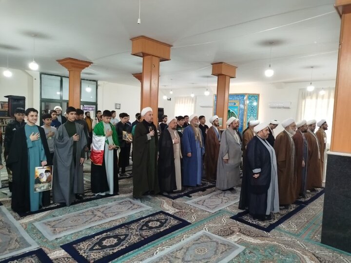 تصاویر/ اجتماع طلاب نقده در حمایت از رهبری و محکومیت اغتشاشات اخیر